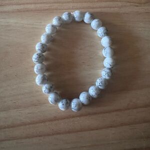 White Howlite Beaded Stretch Bracelet - Unbranded
